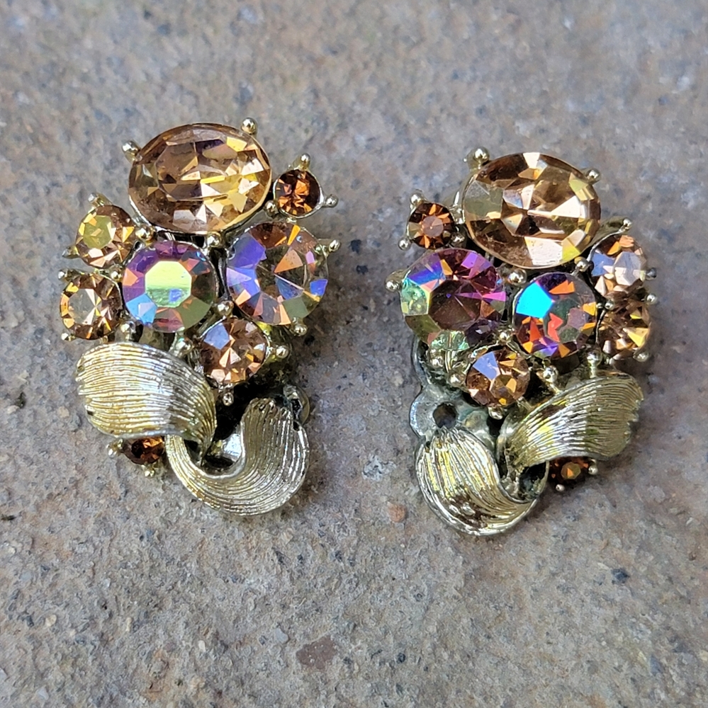 LISNER VINTAGE CLIP ON EARRINGS